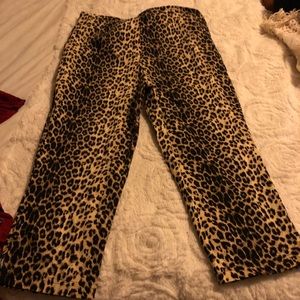 Leopard pin up capris